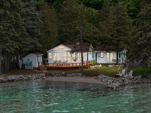 Deckside Dreams on Crystal Lake - image 9