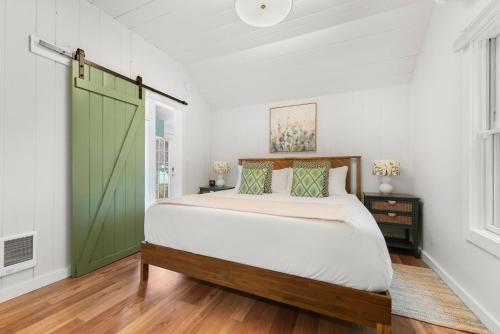 Deckside Dreams on Crystal Lake Deckside Dreams on Crystal Lake