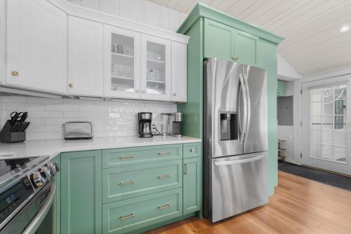 Deckside Dreams on Crystal Lake Deckside Dreams on Crystal Lake