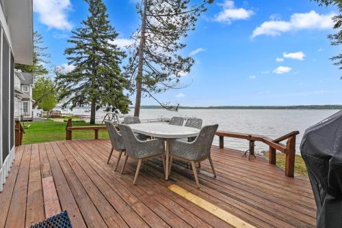 Deckside Dreams on Crystal Lake Deckside Dreams on Crystal Lake