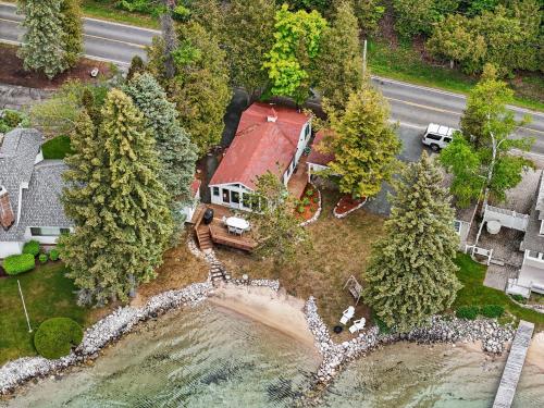 Deckside Dreams on Crystal Lake Deckside Dreams on Crystal Lake