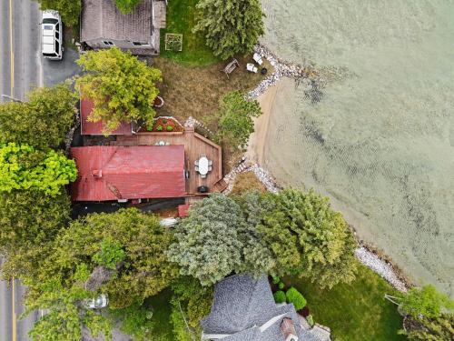 Deckside Dreams on Crystal Lake Deckside Dreams on Crystal Lake