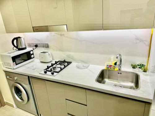 Farhad Azizi Al Jaddaf Sleek Studio, Dubai (foto 10)