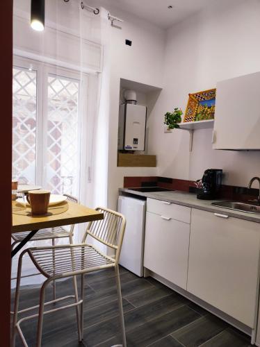 One-Bedroom Standard Apartment image 2