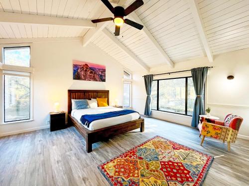 Modern Yosemite Cabin, 15min Bass Lake, Sleeps 8 in Avanī (CA)