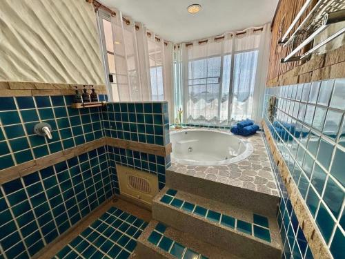 room detail thumbnail 2