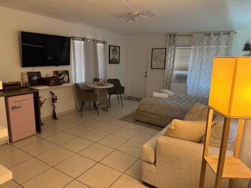 NUEVO estudio a 5minutos de Hialeah Park & Casino in Hialeah, USA