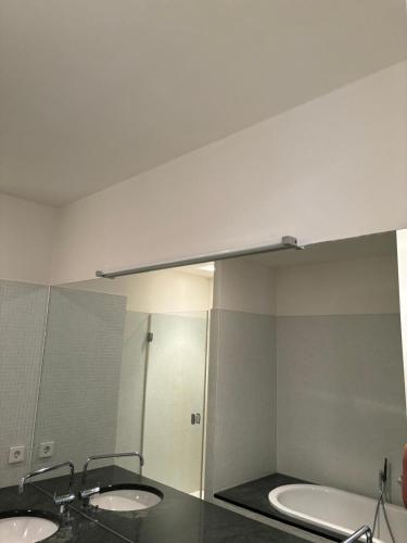 Wunderschönes Zimmer in einem großen Appartement neben dem Brandenburger Tor und vom Adlon Hotel, Берлин (фото 3)