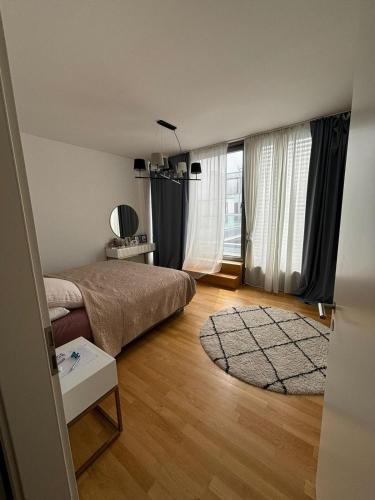 Wunderschönes Zimmer in einem großen Appartement neben dem Brandenburger Tor und vom Adlon Hotel, Берлин (фото 6)