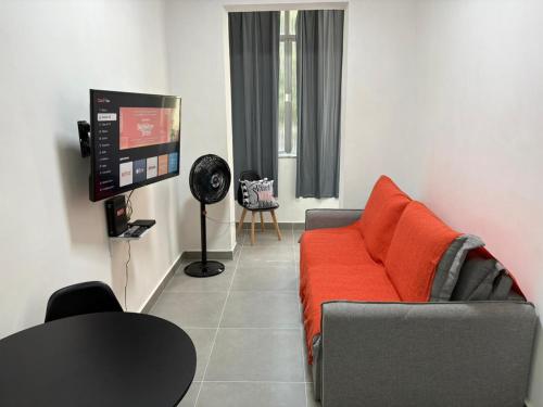 One-Bedroom Apartment image 4