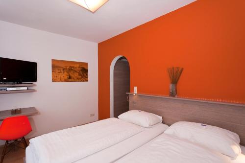 Double Room image 4