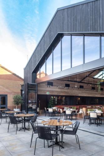 ห้องอาหาร, เบอร์ลีห์ คอร์ท โฮเต็ล แอนด์ เลเชอร์ (Burleigh Court Hotel and Leisure) in ลอทโบโร่