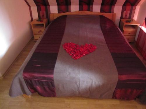 1 queen bed, 1 sofa bed
