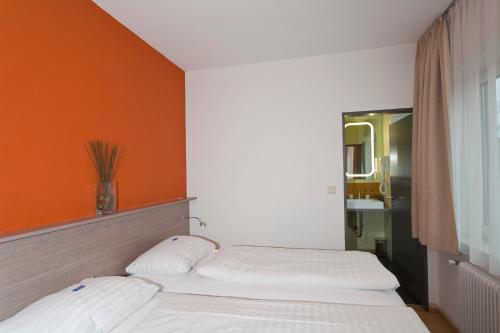 Double Room image 5