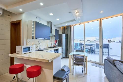 Lucky13 Luxury 2 BR penthouse in ซกาชรา