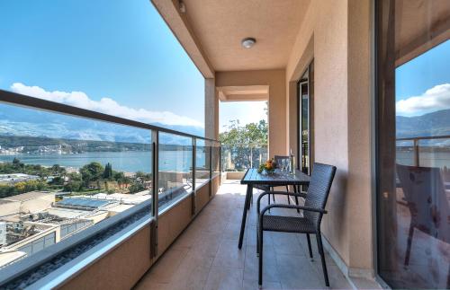 المنطقة المحيطة, Sea View Apartments MonteBook in Zavala
