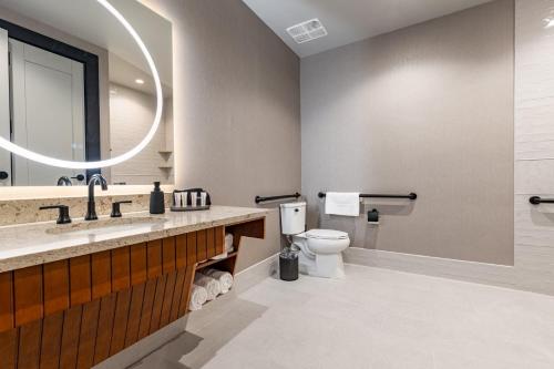 Four-Bedroom Luxury Apartment image 4