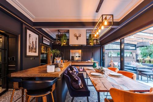 Unique Home in Northenden Urban Oasis sleeps 8