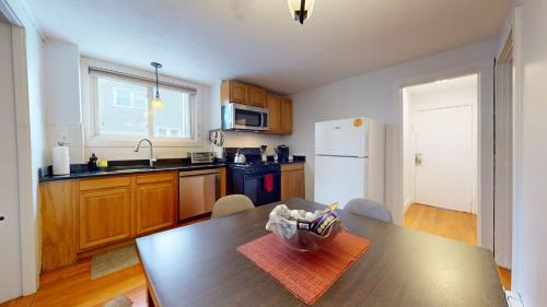 Sun-filled 1 Bed, 1 Bath In Brookline Village in Brookline, USA