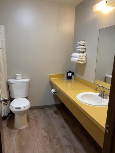 High Desert Inn - image 4