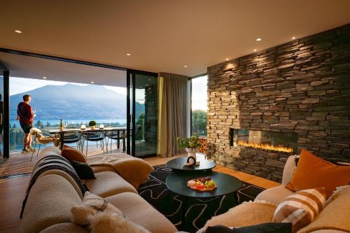 Brookbank Villa Lake & Mountain Views BBQ Fireplace