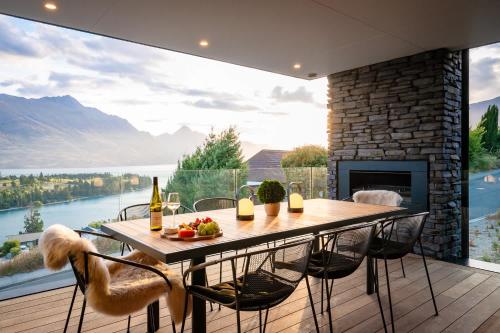 Brookbank Villa Lake & Mountain Views BBQ Fireplace - image 12