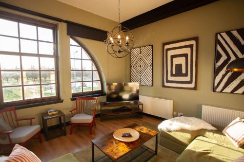 Picture of Glasgow Green Getaway With Free Parking