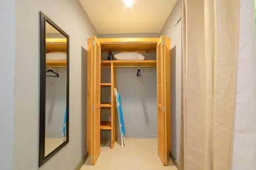 The Black Pineapple - Mercys Place in Buckleys