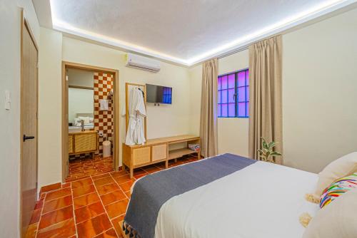 1 queen bed, 1 sofa bed
