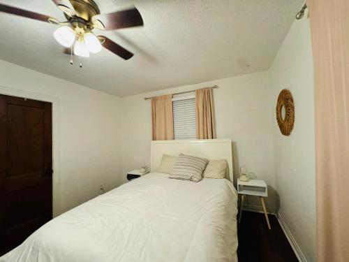 Comfy beds Wifi Bars Cafes Food in Riverside