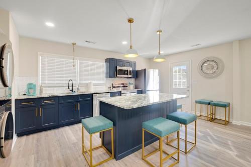 Chic home with king bed in Raleigh in Egyéb