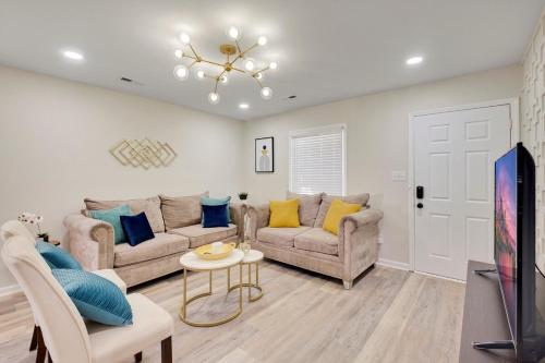 Chic home with king bed in Raleigh in Egyéb