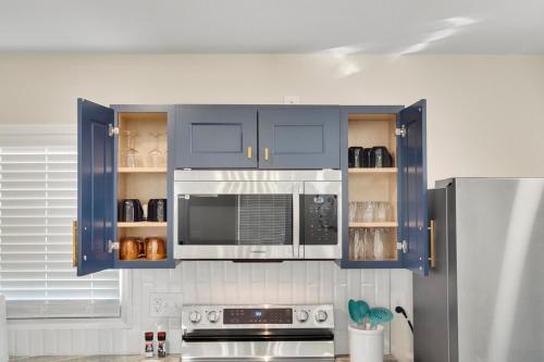 Chic home with king bed in Raleigh in Egyéb