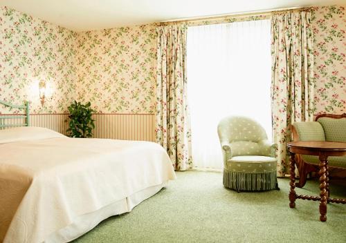 Superior Double or Twin Room image 6