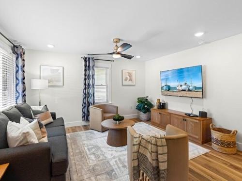 Modern Retreat Chic Living 5 min from DT Durham