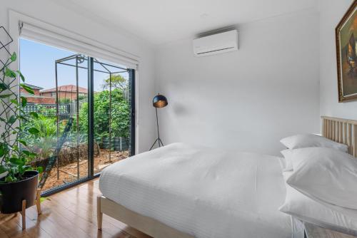 Charming Retro Townhouse in Vibrant Coburg