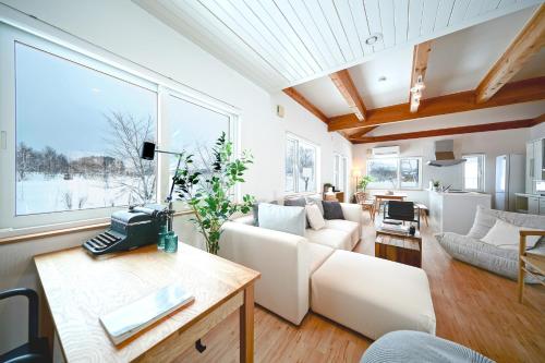 Niseko Hulk18 in Niseko Station