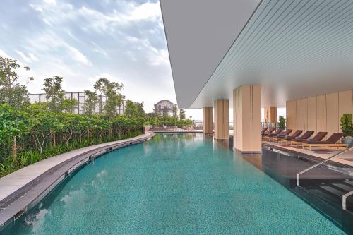 Standard Double Room with Sofa and City View image 3