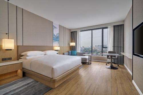 Deluxe Corner King Room with City View room in Courtyard by Marriott Kuala Lumpur South