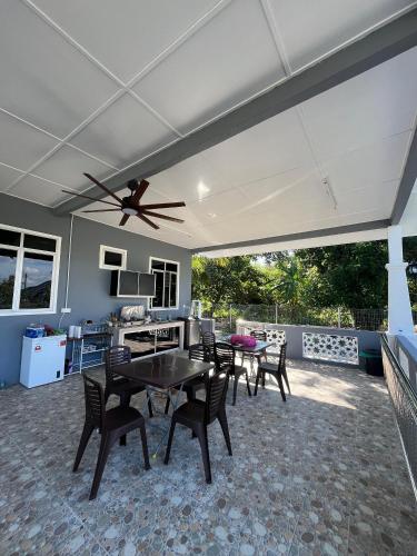 酒吧/Lounge Bar, 甲拋峇底的3臥室別墅 - 400平方公尺/3間專用衛浴 (homestay Villa D'Manggis) in 甲拋峇底