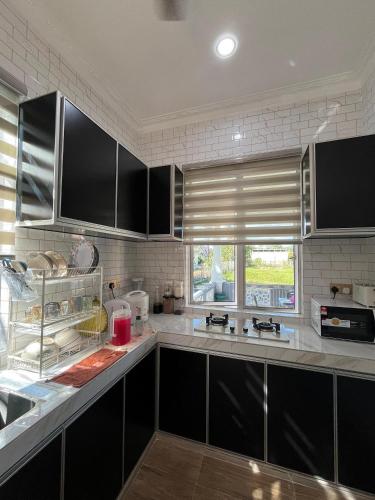 廚房, 甲拋峇底的3臥室別墅 - 400平方公尺/3間專用衛浴 (homestay Villa D'Manggis) in 甲拋峇底