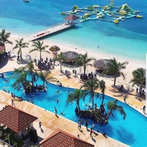 Lux Sea View Camelot Village Discovery Bay in 디스커버리 베이