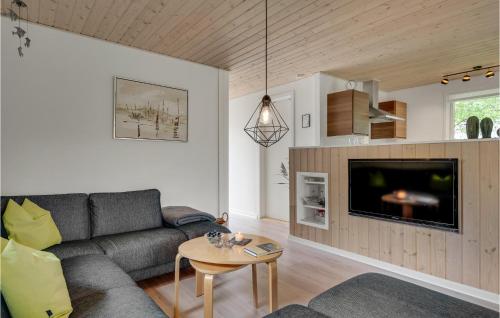 Three-Bedroom Holiday Home In Hemmet in เฮมเมท