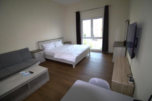 DRUVYA HOLIDAY HOMES, Bld DG059, Street No,4 Discovery Gardens, Close to The Gardens Metro 3 minutes walkable, Дубай (фото 7)