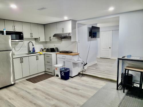 ห้องครัว, Cozy Room in a Quiet Neighbourhood near สวนสัตว์โตรอนโต