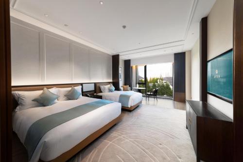 Ningbo Xinzhi Hotel in Haishu Commercial District