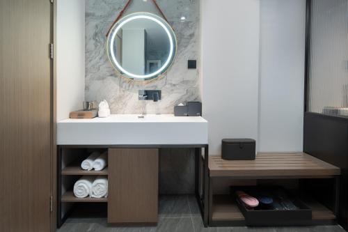 room detail thumbnail 2
