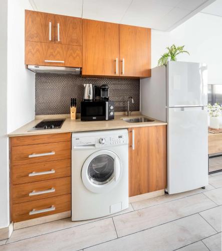 Silkhaus modern furnished studio in DIFC center with balcony - main image