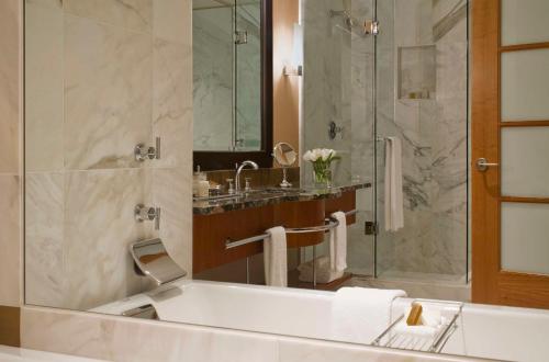 Grand Hyatt Seattle Room Type - Suite