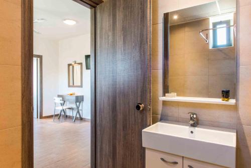 Gerona Mare Apartments - 화장실